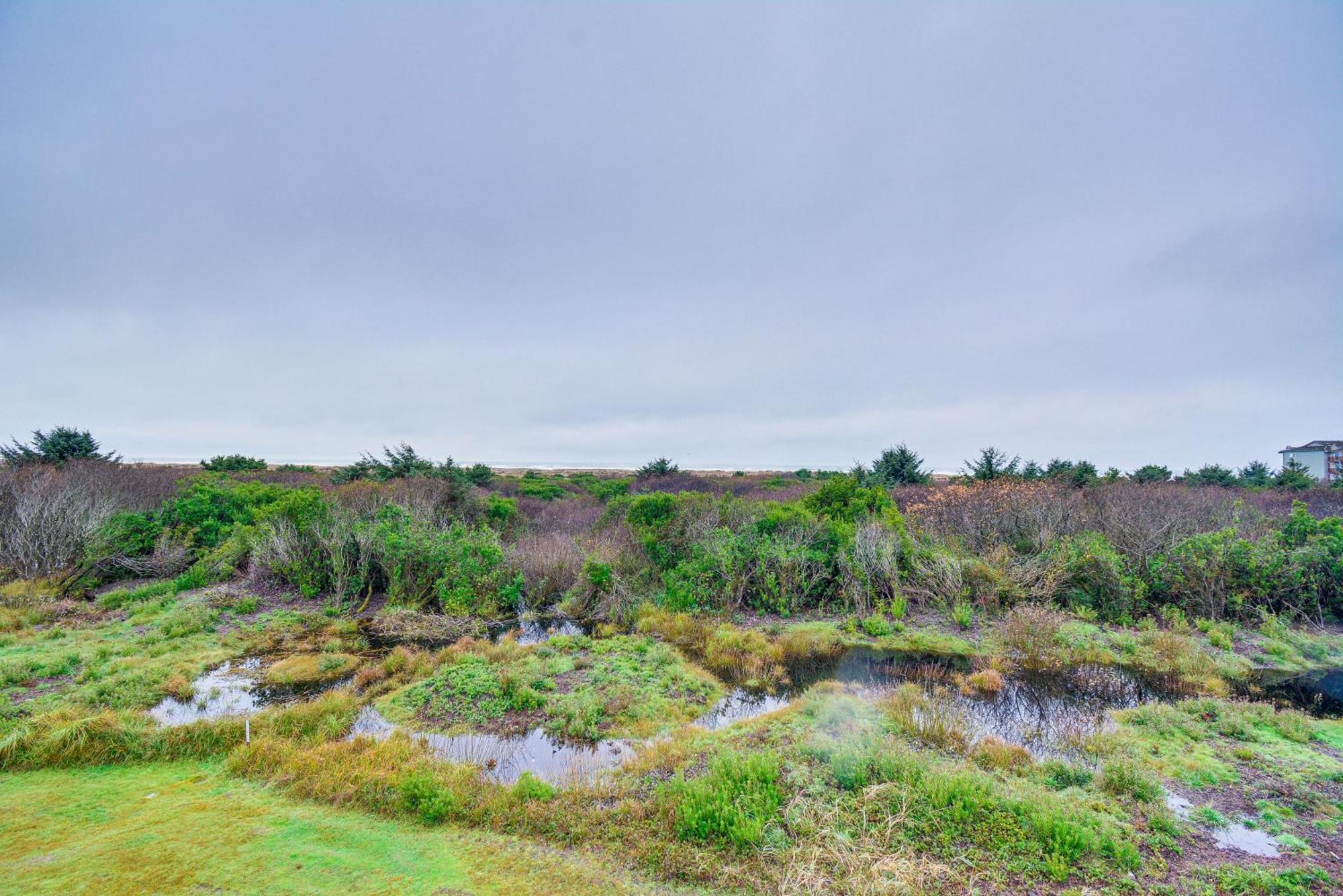 Ocean Shores Condo Rental With View - Walk To Beach! Exterior photo